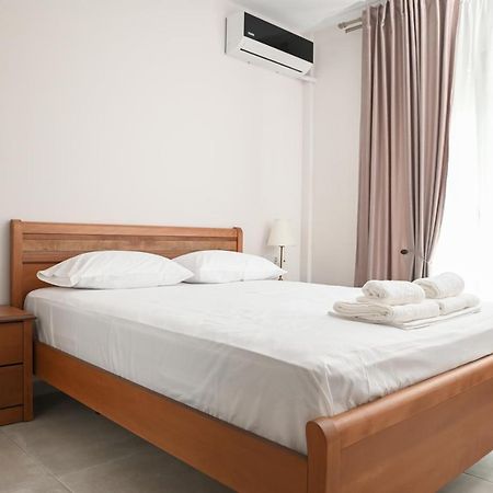 Faidra Apartments Néa Péramos Exteriör bild
