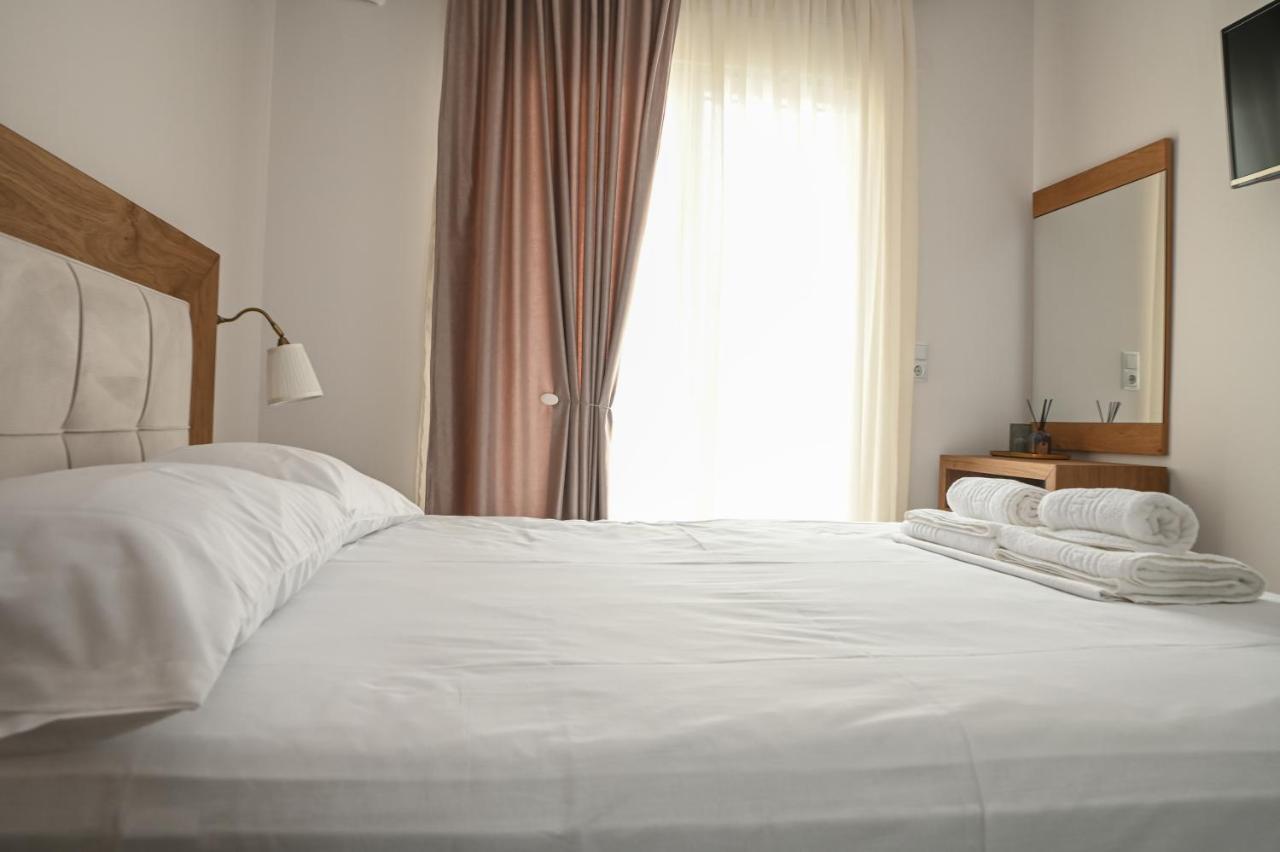 Faidra Apartments Néa Péramos Exteriör bild