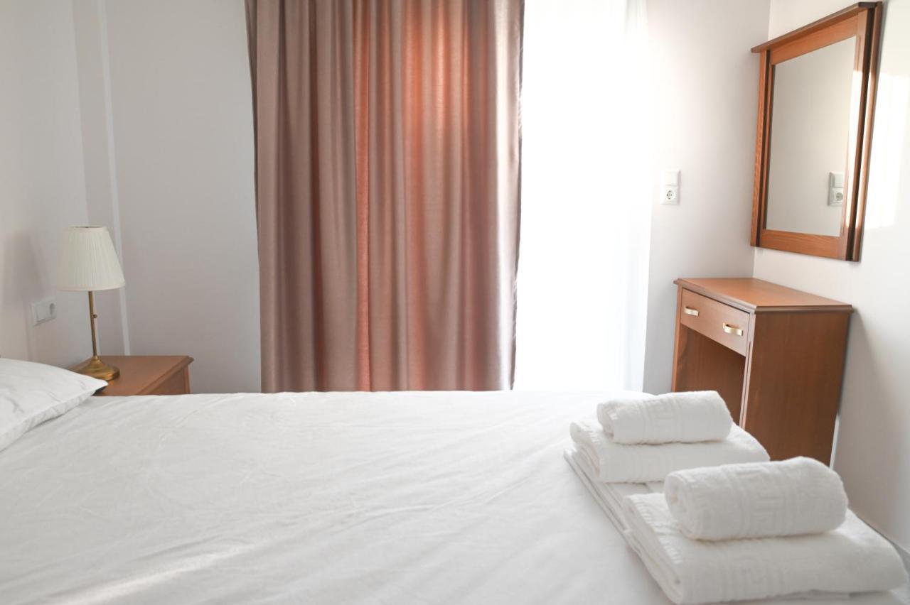 Faidra Apartments Néa Péramos Exteriör bild