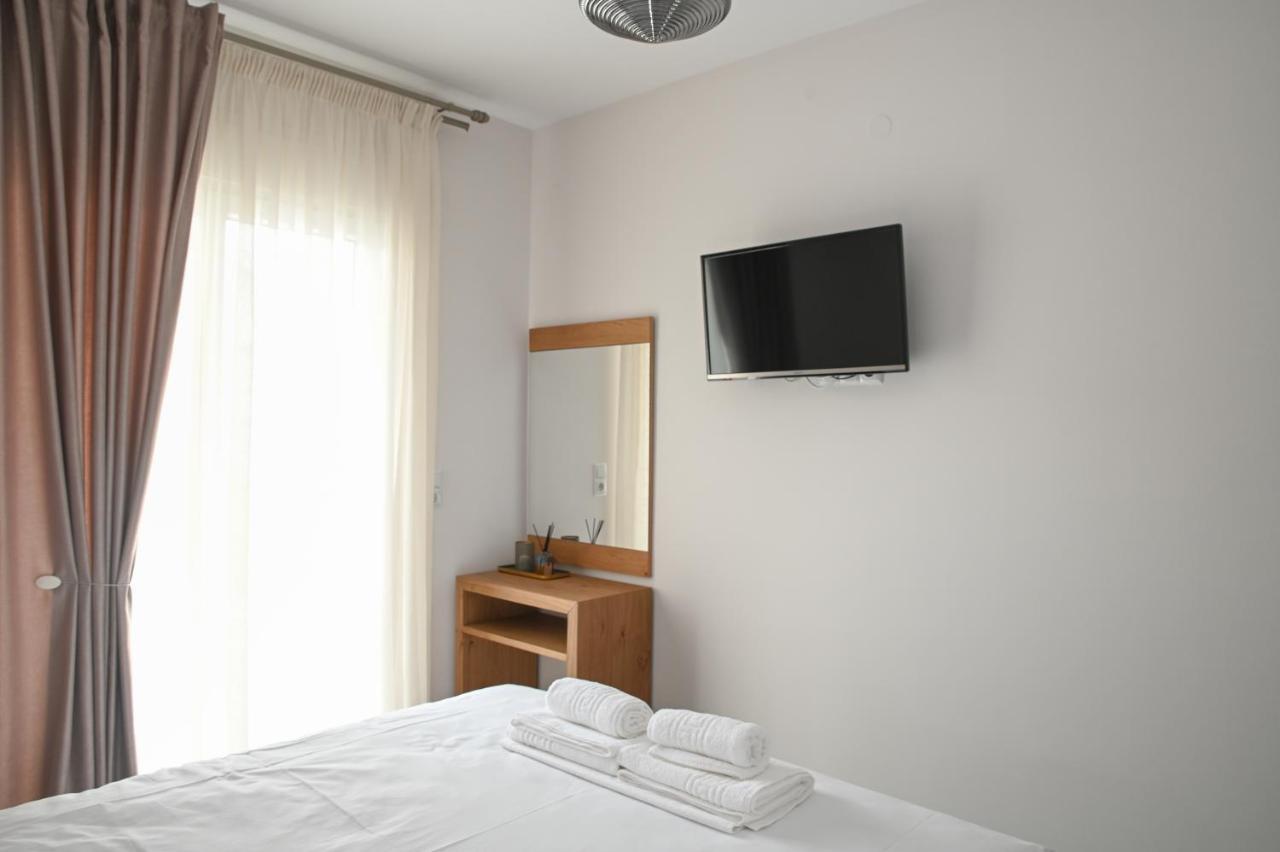 Faidra Apartments Néa Péramos Exteriör bild