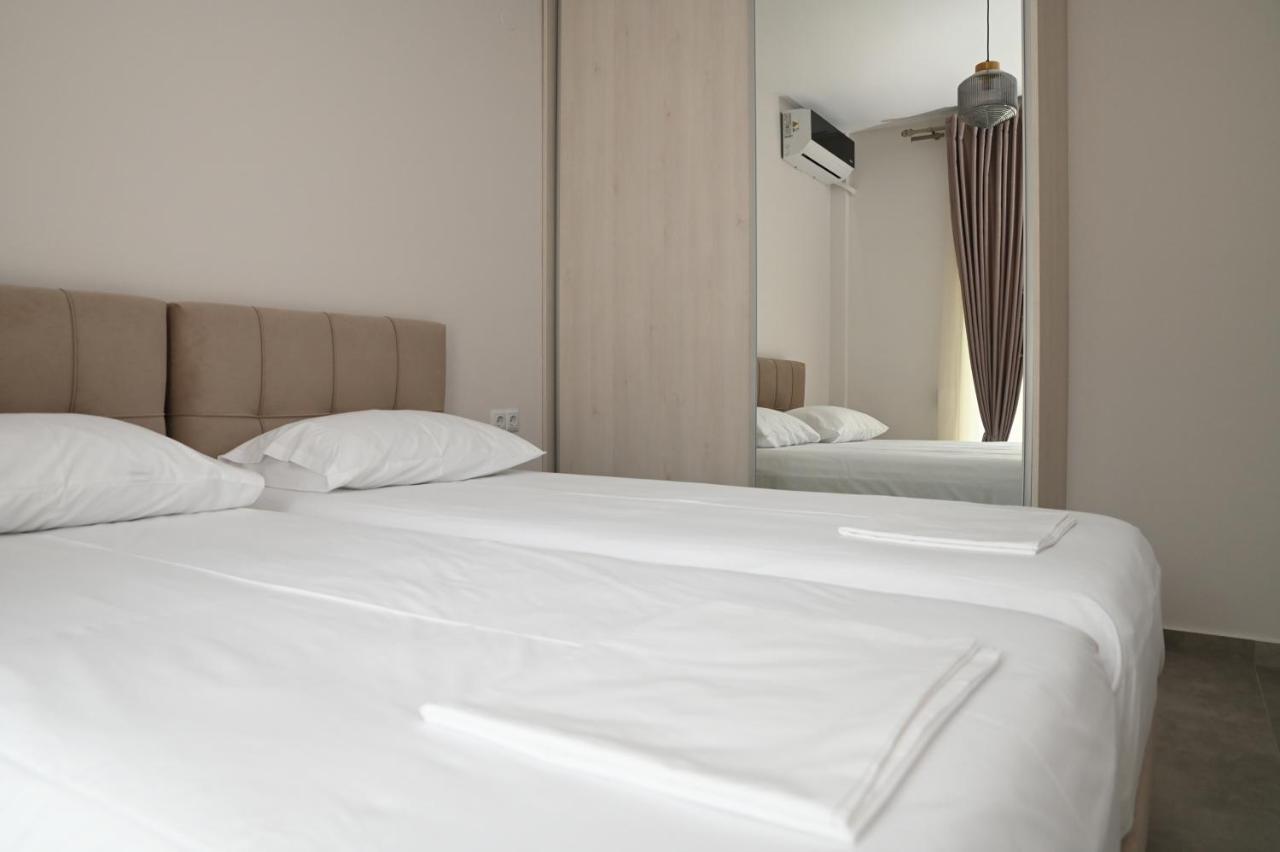 Faidra Apartments Néa Péramos Exteriör bild