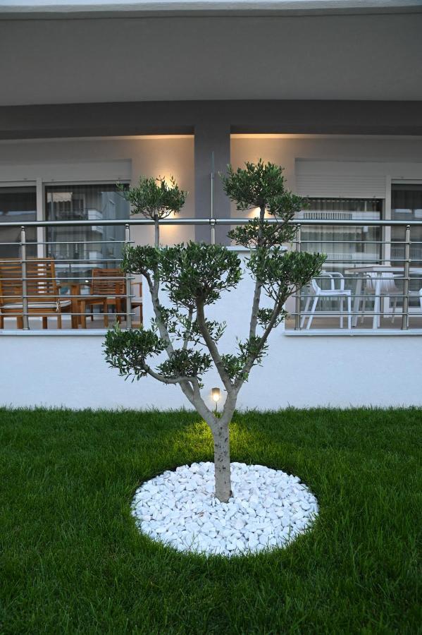 Faidra Apartments Néa Péramos Exteriör bild