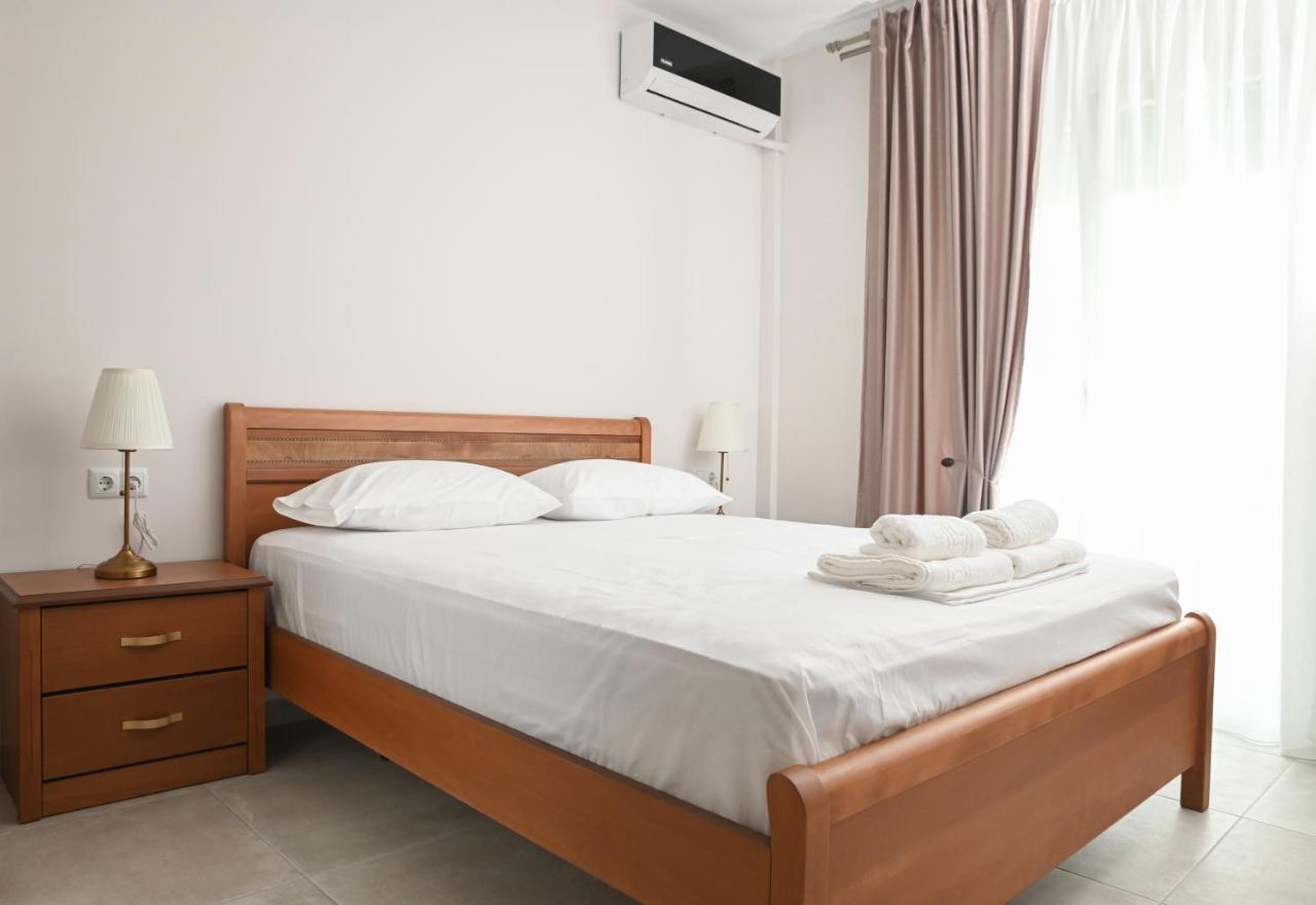 Faidra Apartments Néa Péramos Exteriör bild