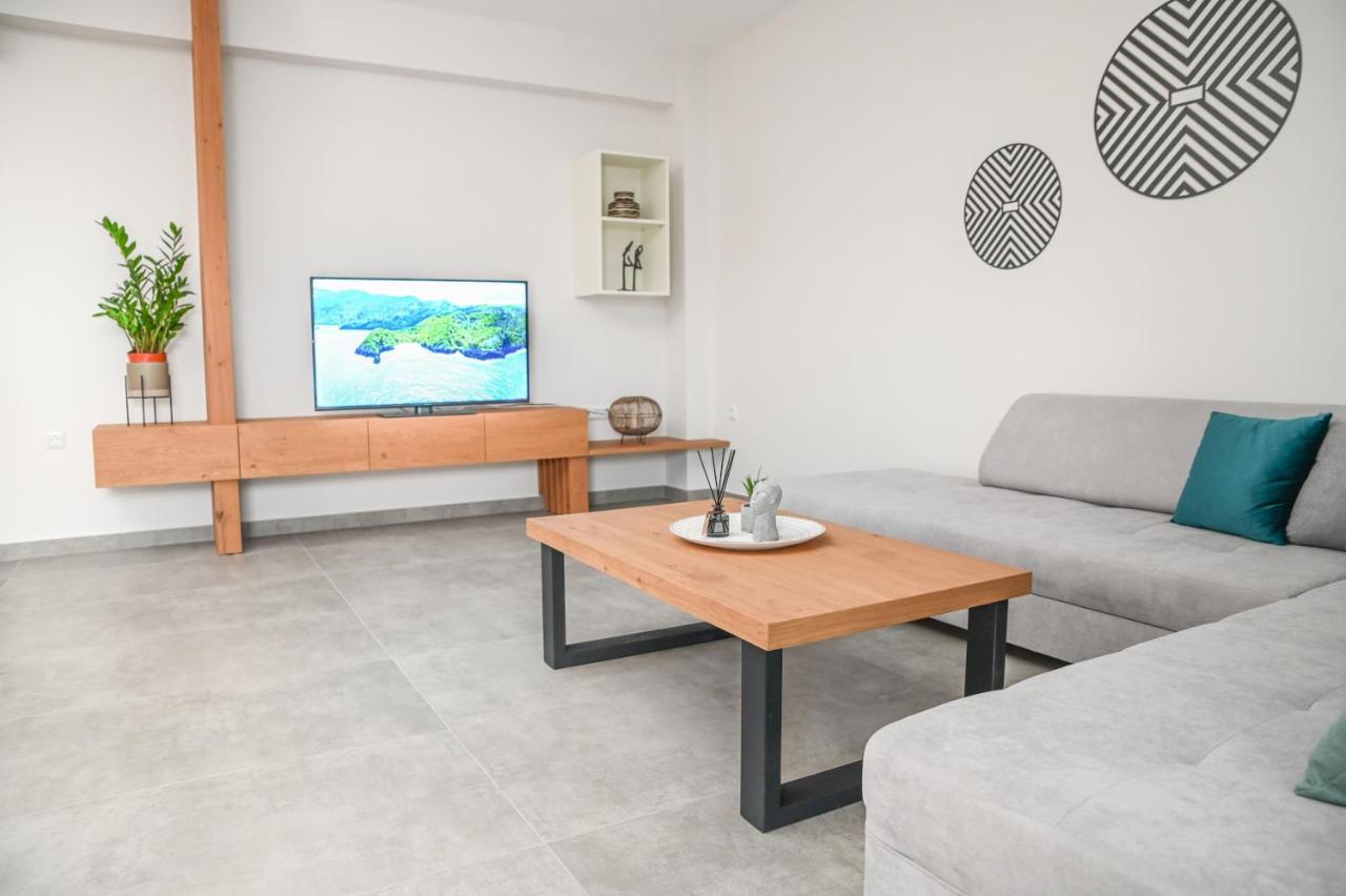 Faidra Apartments Néa Péramos Exteriör bild