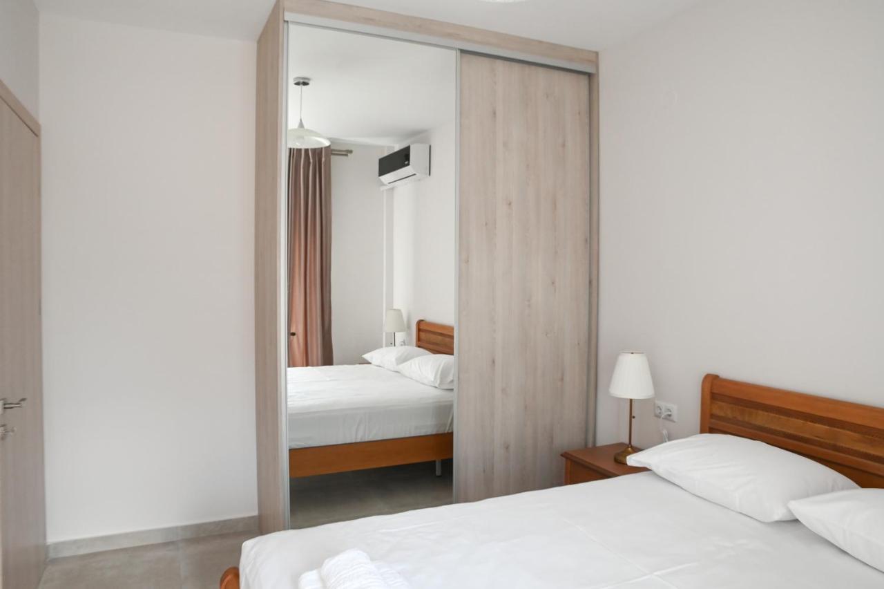 Faidra Apartments Néa Péramos Exteriör bild