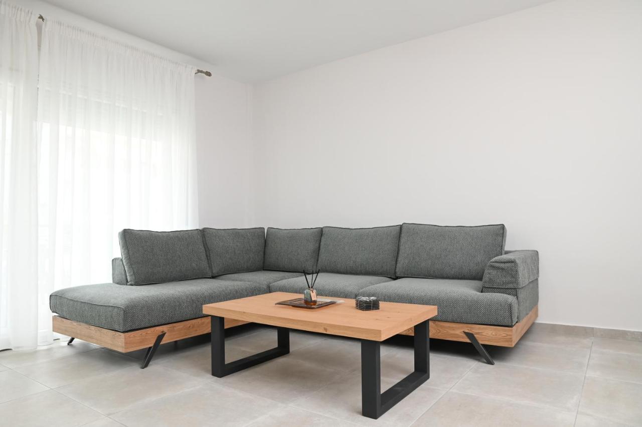 Faidra Apartments Néa Péramos Exteriör bild