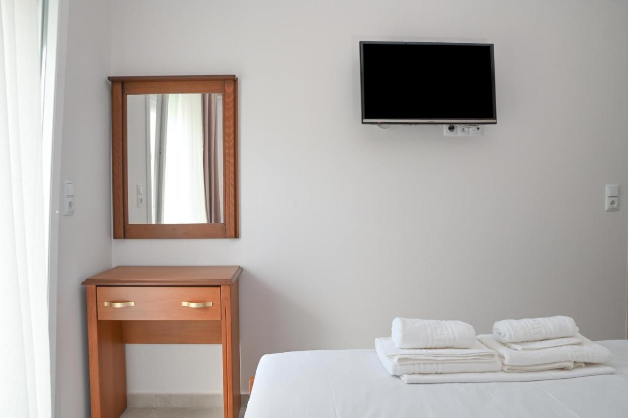 Faidra Apartments Néa Péramos Exteriör bild