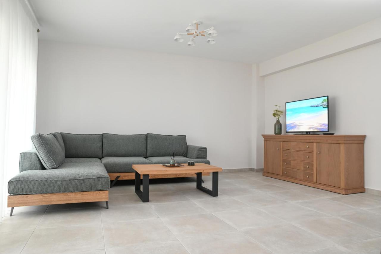 Faidra Apartments Néa Péramos Exteriör bild