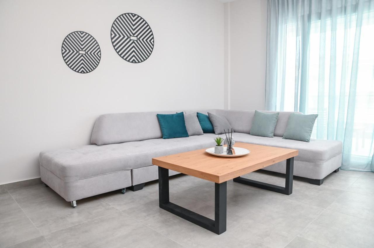 Faidra Apartments Néa Péramos Exteriör bild