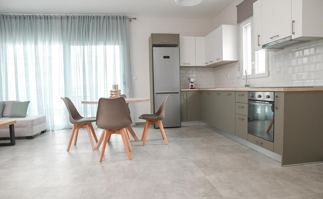 Faidra Apartments Néa Péramos Exteriör bild